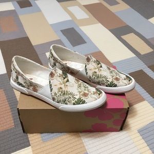 A pair of Roxy slip on sneakers size 10.